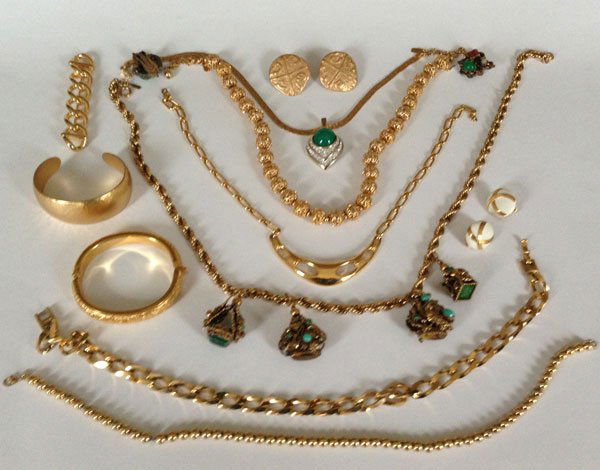 Large Lot Of Vintage Signed Monet Costume Jewelry: 14 pcs.