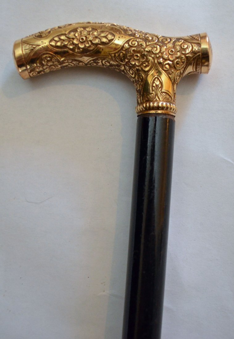 RFG & Co Ornate Gold Cane: Signed RFG & Co, personalize cane with tested 14k gold handle and ebonized wood shaft. It measures 35.5" tall, the handle is 4" long