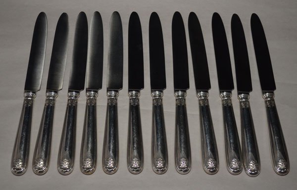 12 Buccellati Laura Sterling French Dinner Knives: 12 "W" monogrammed "New French Hallow Knives" (8.25").
