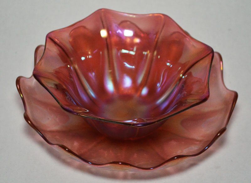 13 Loetz Iridescent Glass Sorbets & Under plates: Nicely crafted bowls and under plates, likely Loetz, but UNSIGNED. The bowls measure 2.25" tall x 5.5" diameter and the under plates measure 1.25" x 6.75" diameter, please note they range slightly in