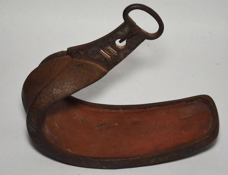 Early Signed Japanese Inlaid Iron Samurai Abumi Stirrup (1 of 7)