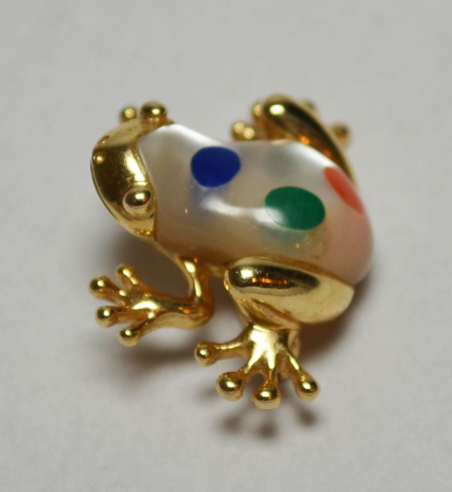 Asch Grossbardt 14k Gold Inlaid Stone Frog: Measures 7/8" x 5/8". Gross weight is 2.8dwt