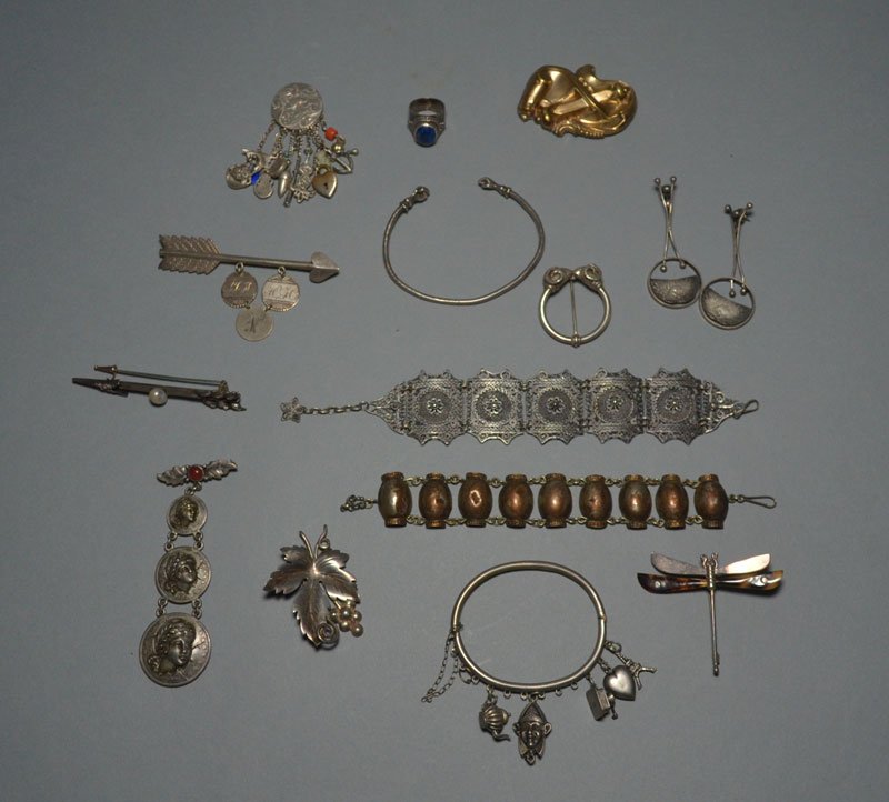 Generous Lot Of Antique & Vintage Sterling Jewelry (1 of 5)
