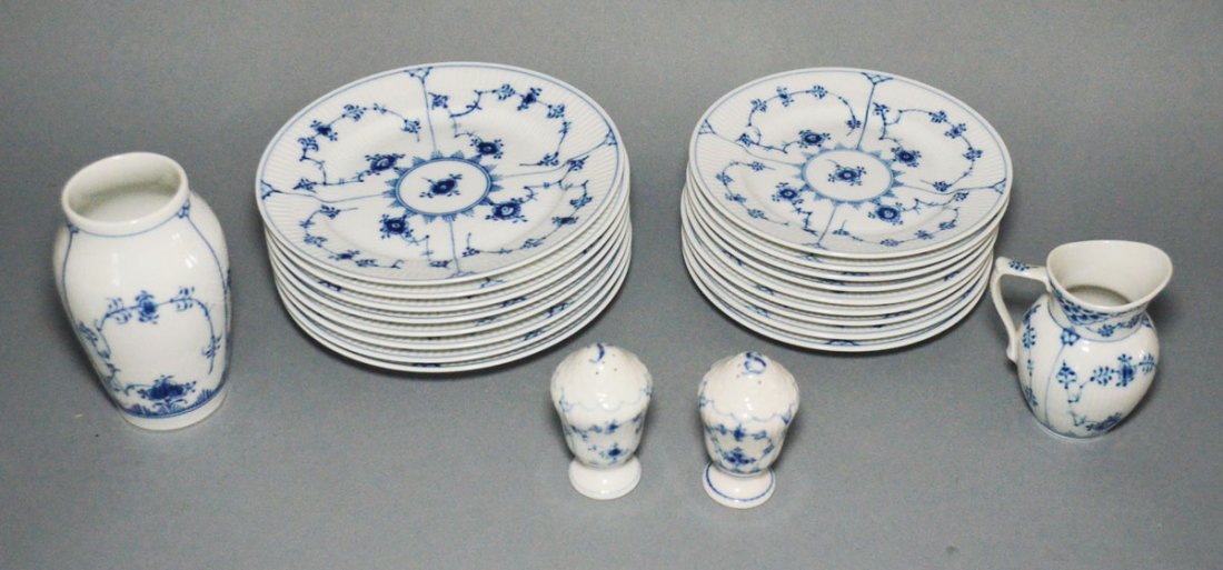 Royal Copenhagen Blue Fluted Plain Luncheon Service (1 of 4)