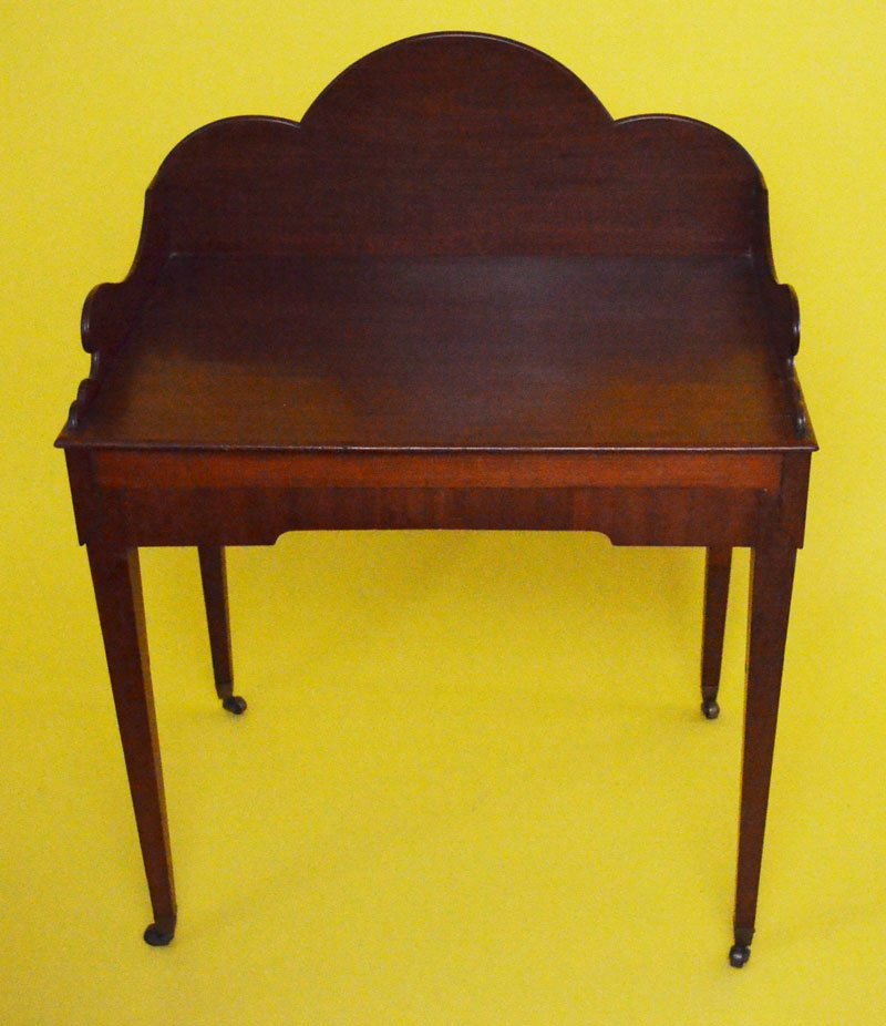Nice Antique English Dry Sink: Measures 38" tall x 31" wide x 23" deep. In nice estate found condition. Has some scratches.
