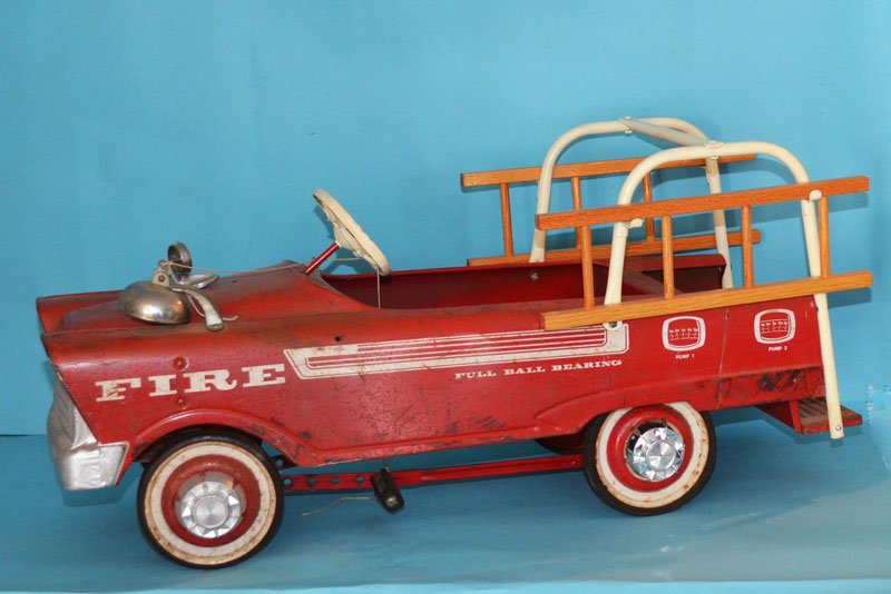 Vintage Murray Red Pedal Toy Fire Truck (1 of 1)