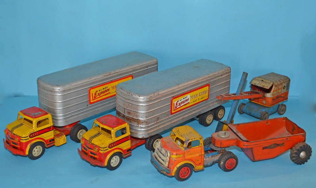 4 Vintage Tin Toy Trucks (Marx, Wyandotte) (1 of 3)