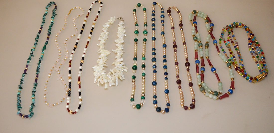 Lot of Vintage And Antique Beaded Necklaces: Lot includes: Glass, shell, jade, carnelian, onyx, malachite, lapis, etc. Range from 18" to 49"