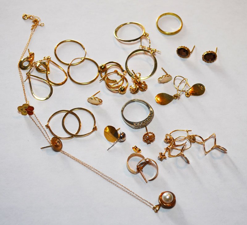 Lot of 14k & 18k Gold Jewelry (1 of 1)