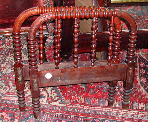 American Elizabethan Spool-Turned Walnut Bed: American Elizabethan Spool-Turned Walnut Day Bed, late 19th century, the headboard and footboard both arched and featuring spool-turned motifs, the form generally referred to as "Jenny Lind", h. 27-1/