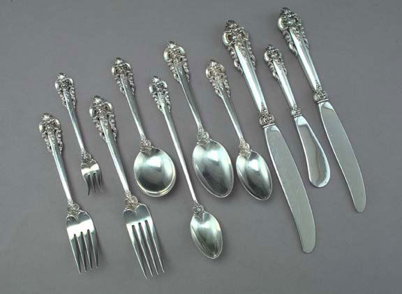 Wallace Silversmiths Sterling Silver Flatware Ser: Extensive One-Hundred-Twenty-Four-Piece Wallace Silversmiths Sterling Silver "Grand Baroque" Partial Flatware Service for Twenty-Two Persons, the pattern introduced in 1941, consisting of twenty-two h