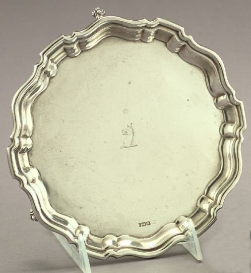 Edwardian Sterling Silver Scroll-Footed Salveer: Edwardian Sterling Silver Scroll-Footed Salver, in the George III style, Sheffield, 1901, manufactured for Healey-Clark, London, and so hallmarked on the base, the Sheffield maker's mark abraded and i