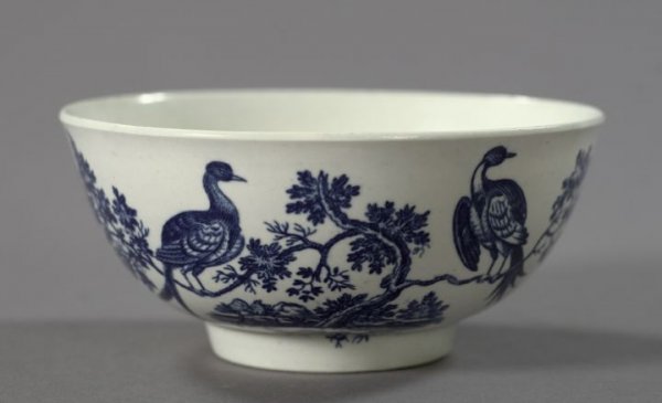 Good Caughley Blue and White Porcelain Bowl,: Good Caughley Blue and White Porcelain Bowl, fourth quarter 18th century, of small size in "Exotic Birds" decor, the base marked with the underglaze blue Caughley crescent, h. 2-3/4", dia. 6-1/4".