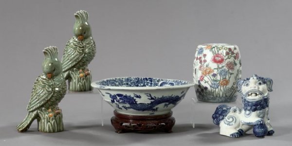 Five-Piece Collection of Oriental Porcelain: Interesting Five-Piece Collection of Oriental Porcelain, comprised of a blue and white bowl in "Celestial Dragons" decor with a floral interior, fourth quarter 19th century, h. 5"; a blue and white se