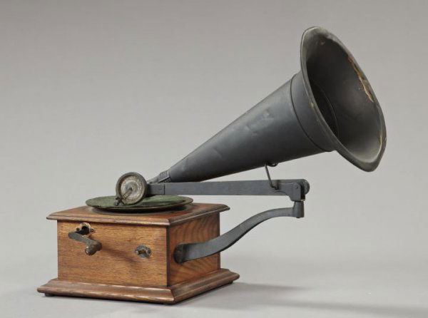 Victor Talking Machine Company Record Player,: Victor Talking Machine Company Record Player, first quarter 20th century, of oak, cast-iron and tole, the facade with the Victor "His Master's Voice" brass trademark plate bearing the "Type PD" and nu