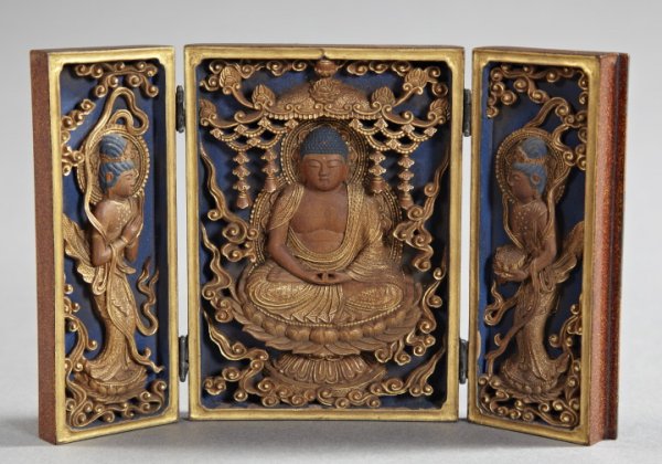 Japanese Edo "Amida Nyorai" Votive Triptych: Fine Japanese Edo "Amida Nyorai" Traveling Votive Triptych, second quarter 19th century, composed of silver-mounted and gold-dust lacquer, the doors opening to reveal a finely carved giltwood figure o