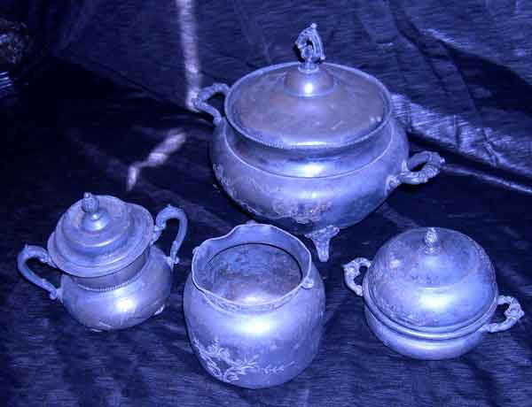 Collection of American Silverplate: Interesting Four-Piece Collection of American Silverplate, consisting of a covered , footed Manhattan Silver Plate Company soup tureen in the Aesthetic taste, fourth quarter 19th century, a vase of bi