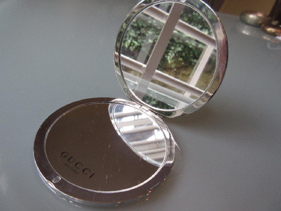 Gucci circular folding make-up mirror in original pouch (1 of 3)