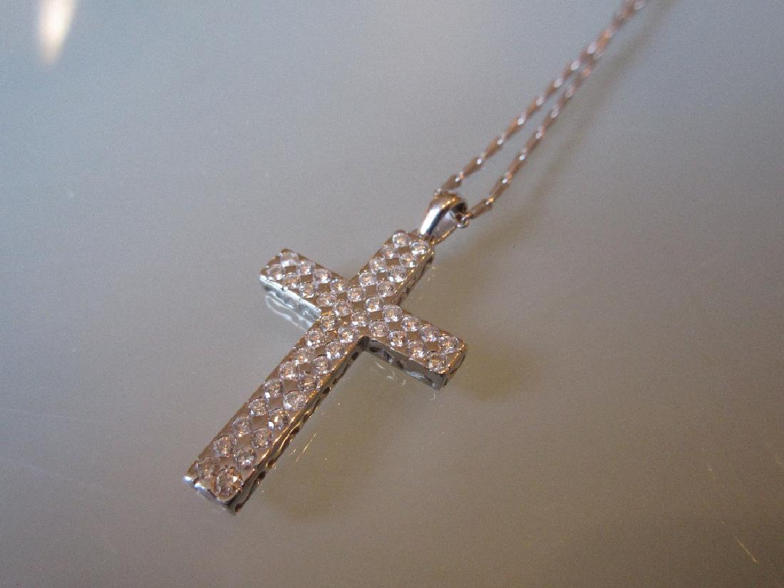 18ct White gold pendant cross set forty six brilliant (1 of 1)
