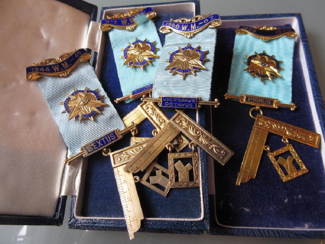 9ct Gold Masonic jewel, together with three similar (1 of 1)