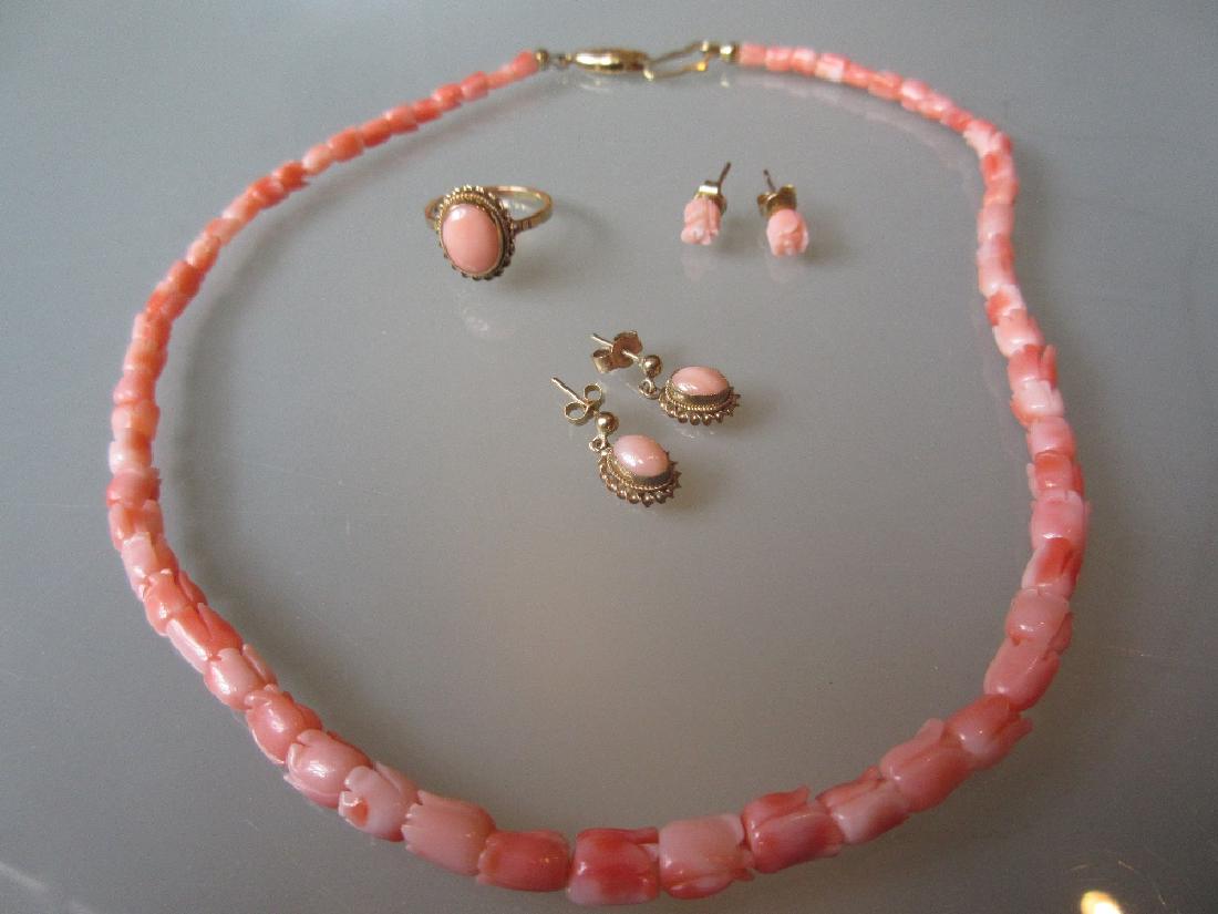 9ct Gold coral set ring, two pairs of coral earrings (1 of 1)