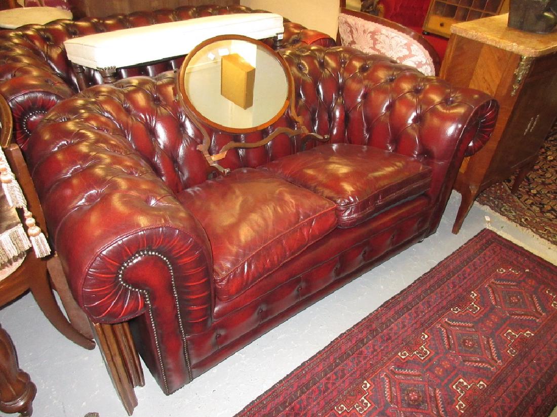 Pair of good quality burgundy buttoned leather: Pair of good quality burgundy buttoned leather upholstered two seater Chesterfield settees