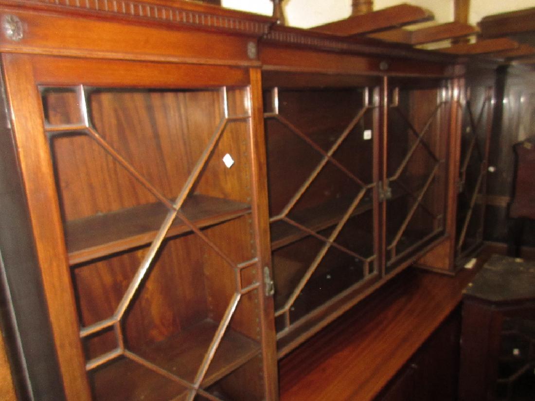 Wall mounted mahogany breakfront bookcase in George III (1 of 1)
