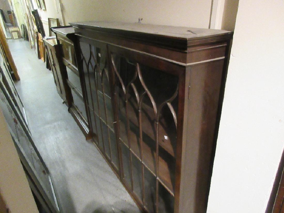 Mahogany bookcase top in George III style, the moulded (1 of 1)