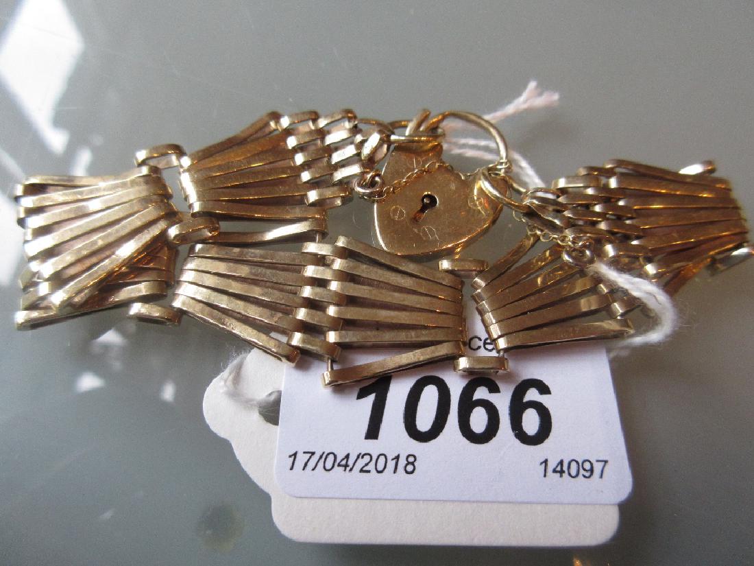 9ct Gold gate bracelet with padlock clasp (1 of 1)