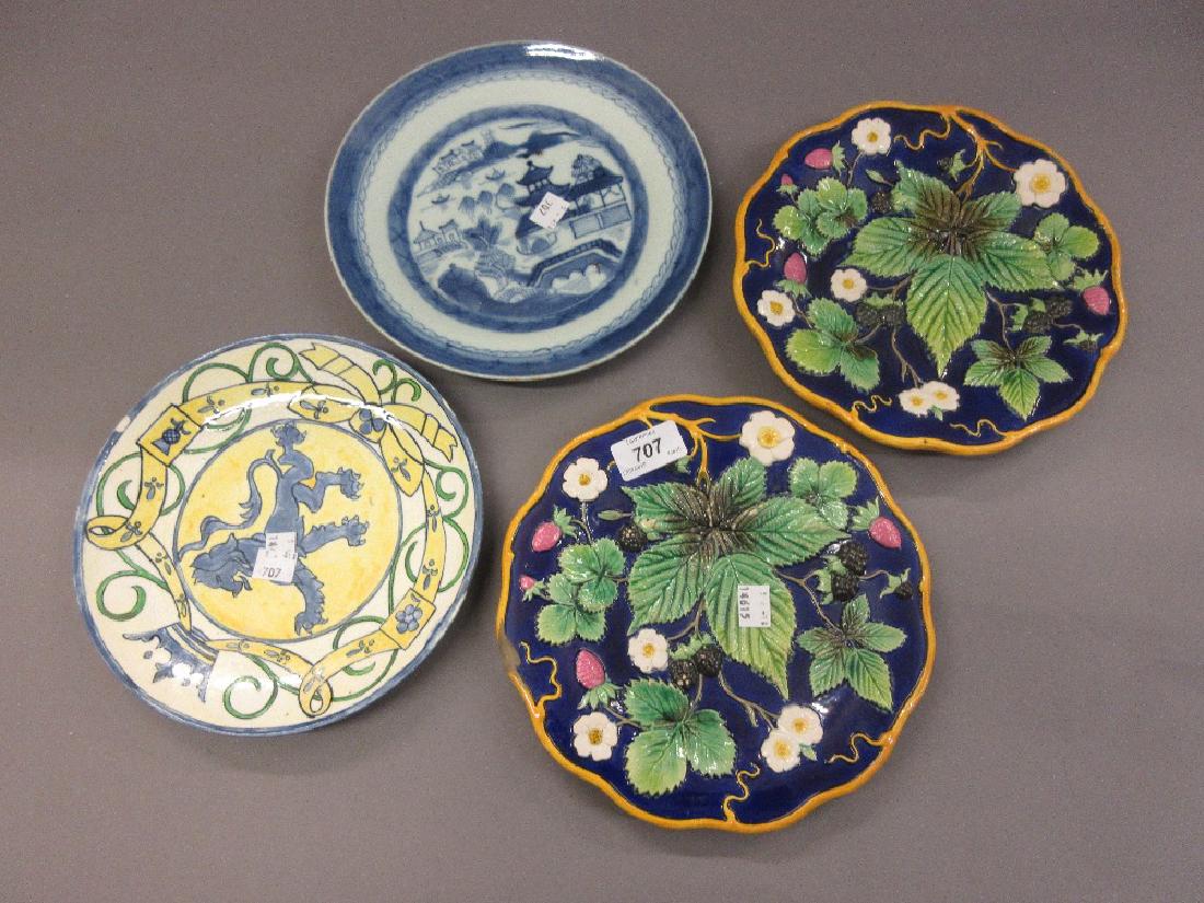 Pair of 19th Century Majolica Strawberry pattern plates (1 of 1)