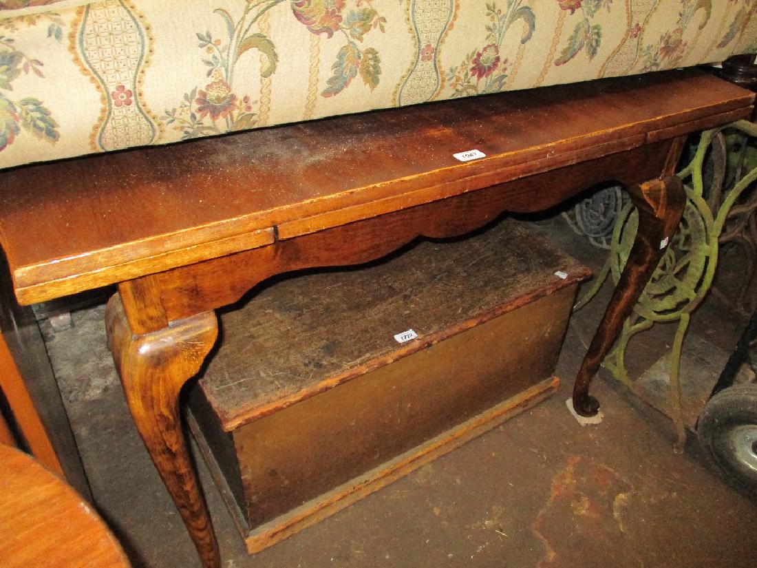 Mid 20th Century beechwood draw-leaf dining table: Mid 20th Century beechwood draw-leaf dining table together with a set of six matching Queen Anne style chairs