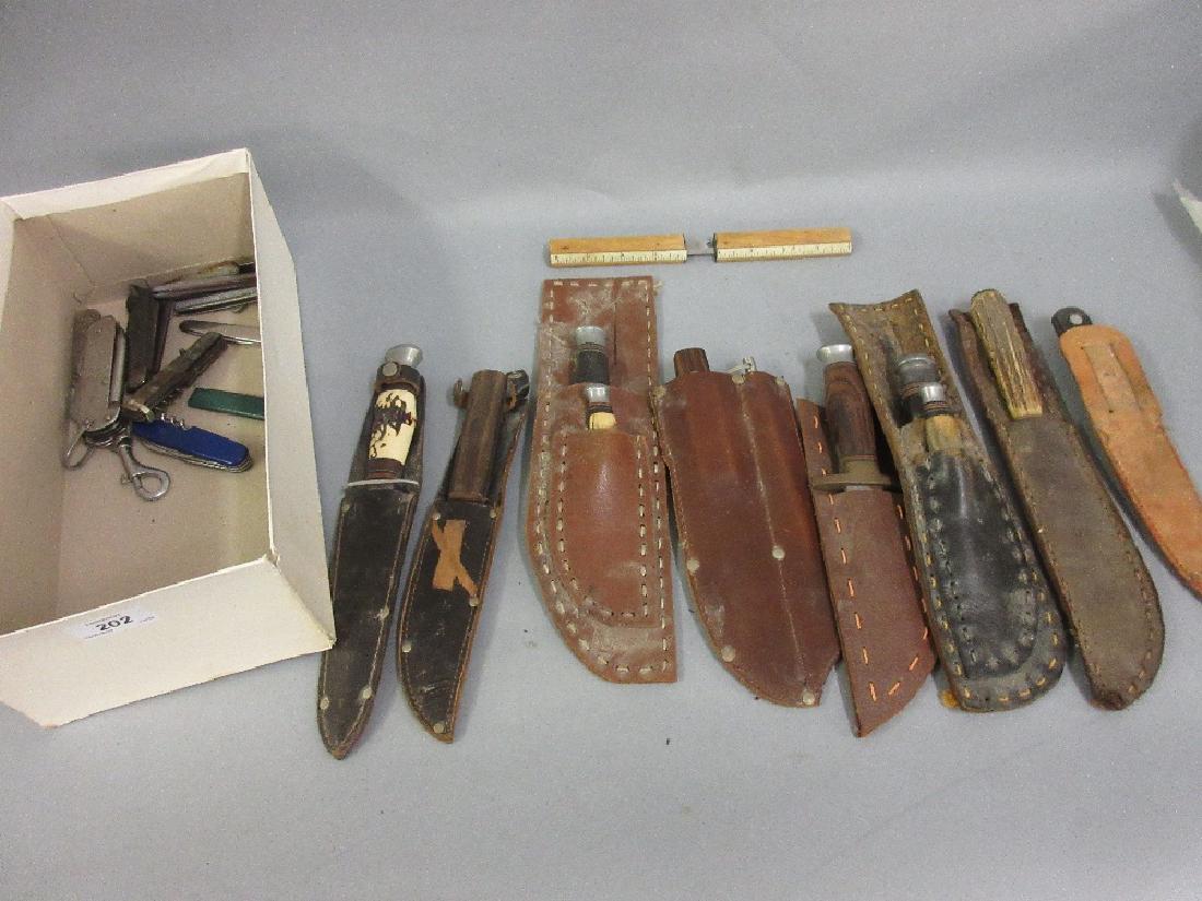 Quantity of various sheath knives and pen knives (1 of 1)