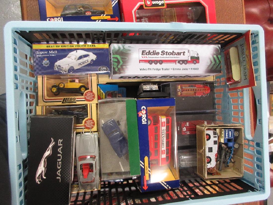 Quantity of various boxed die-cast metal model vehicles (1 of 1)