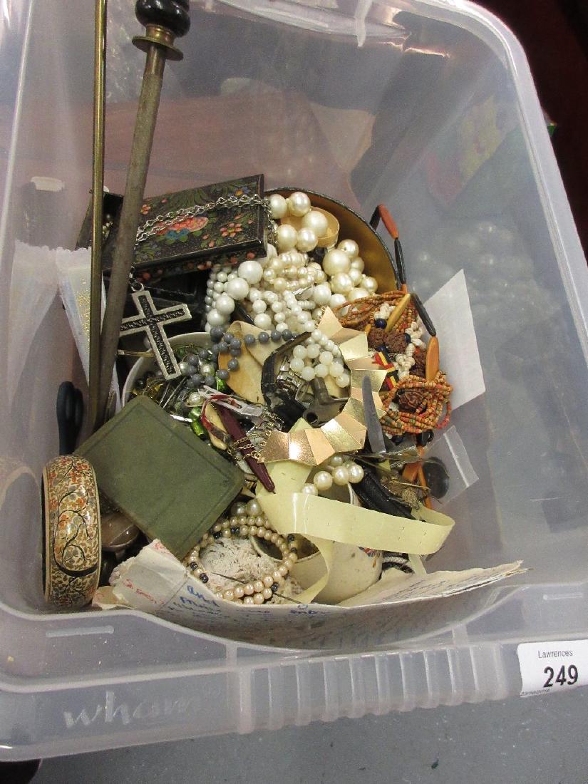 Box containing a quantity of miscellaneous collectables (1 of 1)