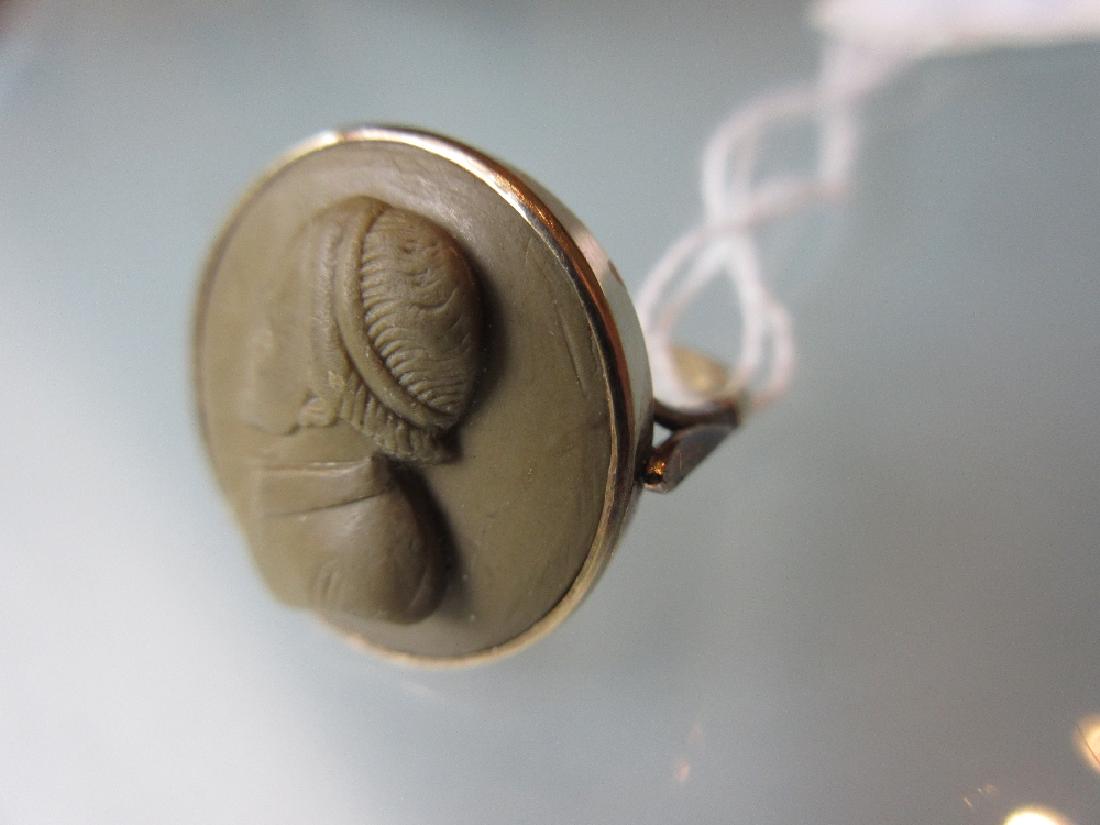 9ct Yellow gold cameo ring (1 of 1)