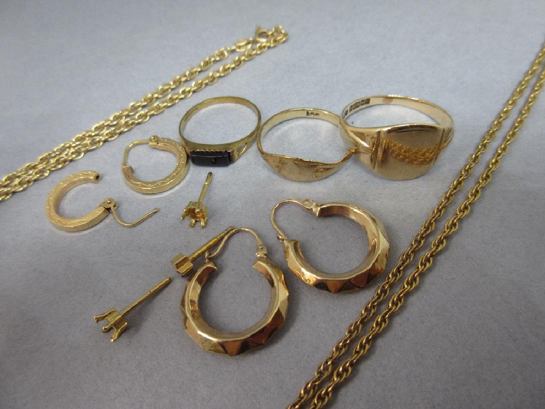 Three various 9ct gold rings, quantity of gold ear (1 of 1)