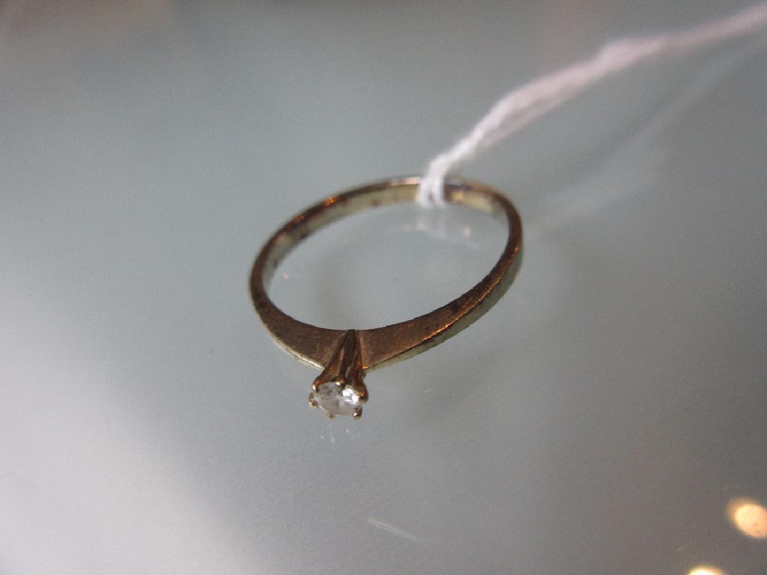 Small 18ct gold diamond solitaire ring: Small 18ct gold diamond solitaire ring