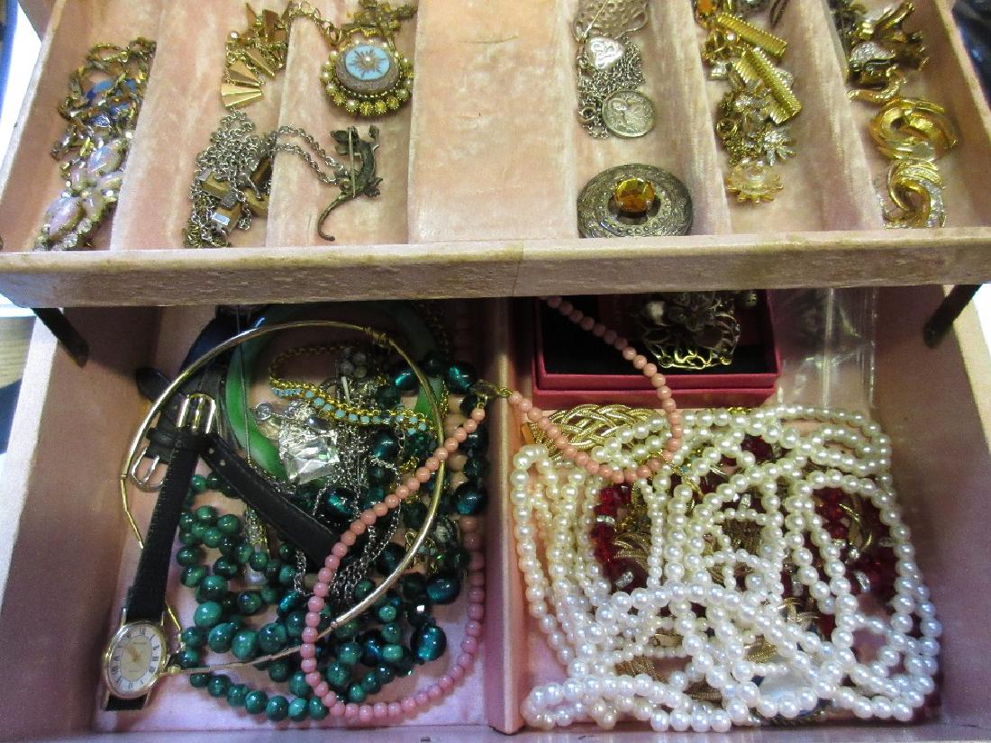 Cream jewellery box containing a quantity of various: Cream jewellery box containing a quantity of various costume jewellery and ladies wristwatches
