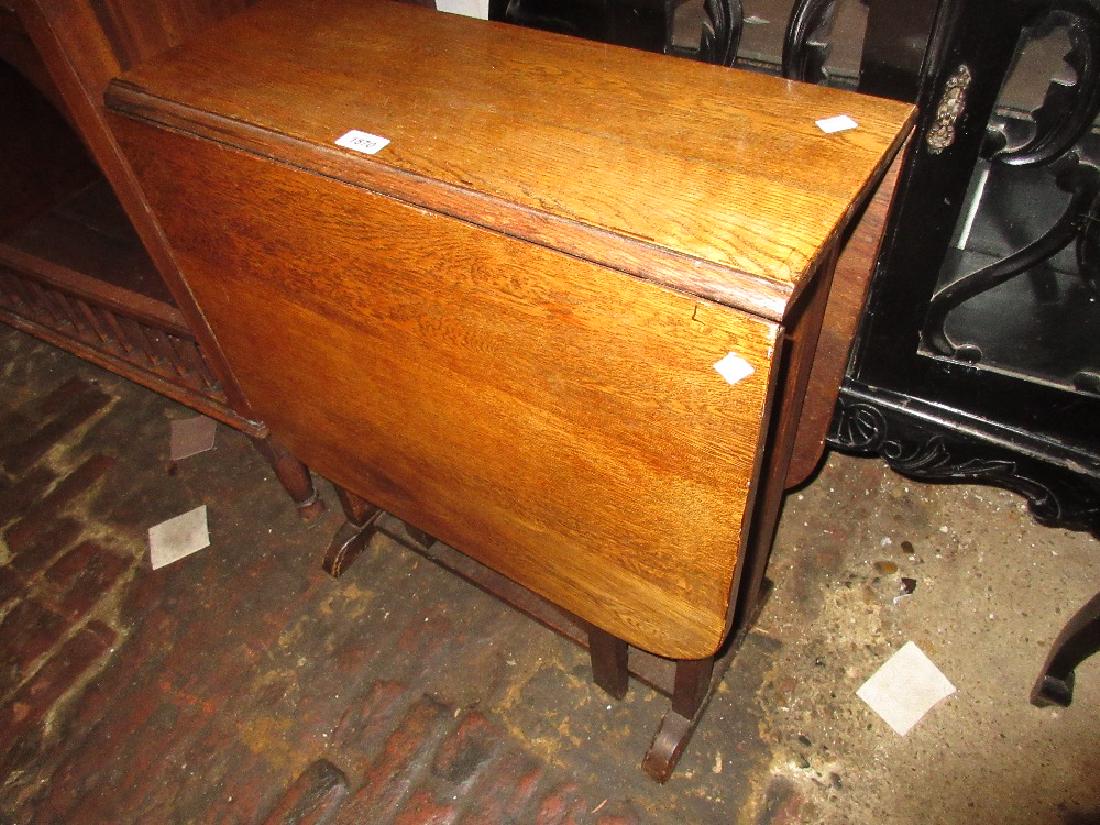 20th Century oak drop-leaf Sutherland table, together: 20th Century oak drop-leaf Sutherland table, together with a 19th Century mahogany Pembroke table on square tapering supports (at fault)
