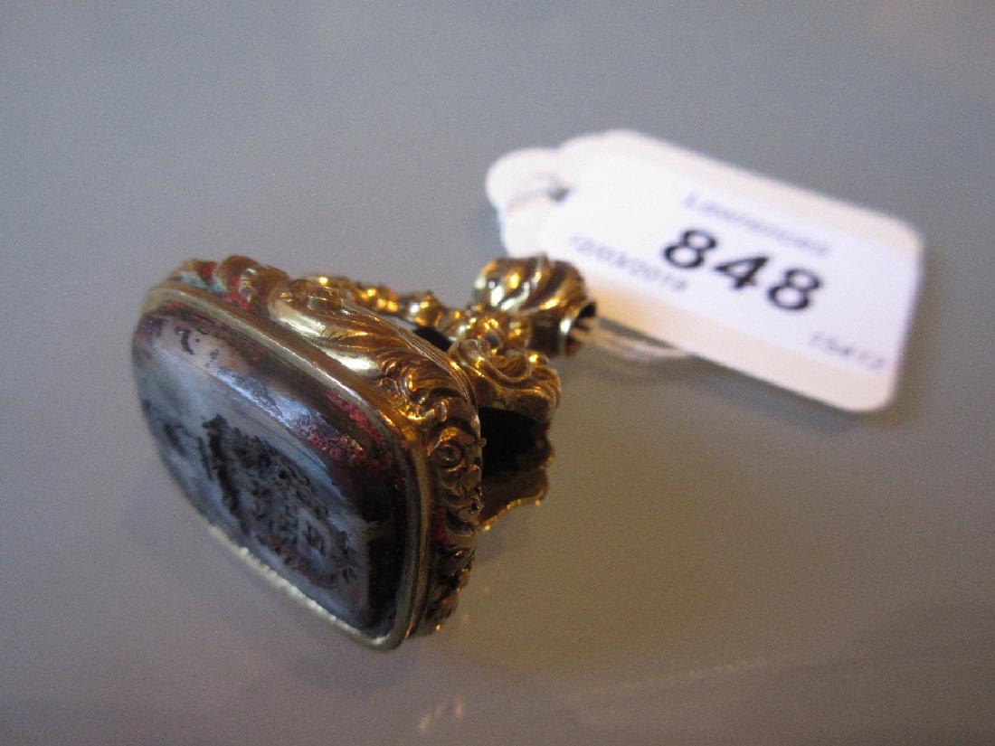 Good quality 19th Century yellow metal fob seal inset: Good quality 19th Century yellow metal fob seal inset with intaglio crest