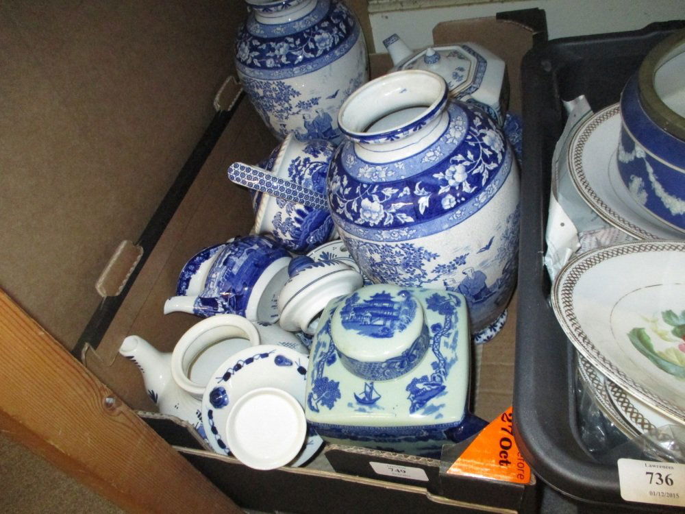 Quantity of various blue and white ceramics (1 of 1)
