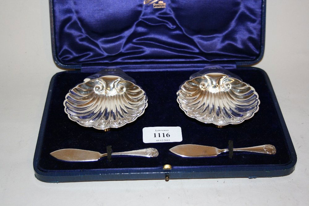 Cased pair of Birmingham silver shell form butter (1 of 1)
