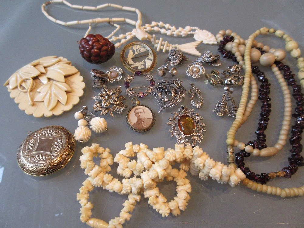 Quantity of marcasite bone and other jewellery etc: Quantity of marcasite bone and other jewellery etc