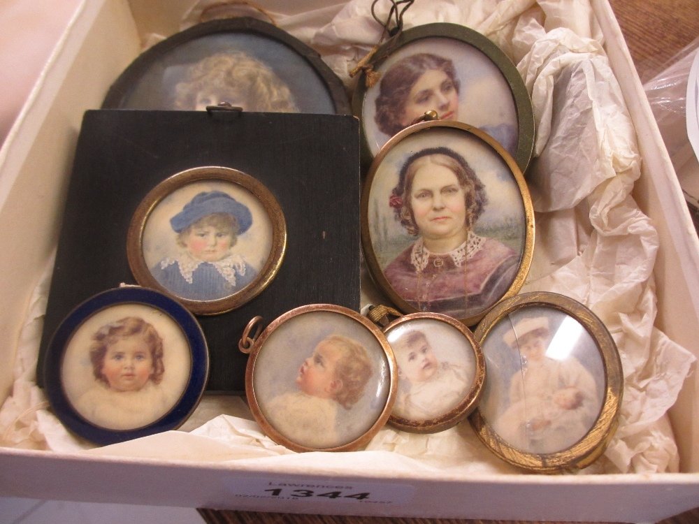 Group of various early 20th Century family portrait (1 of 1)