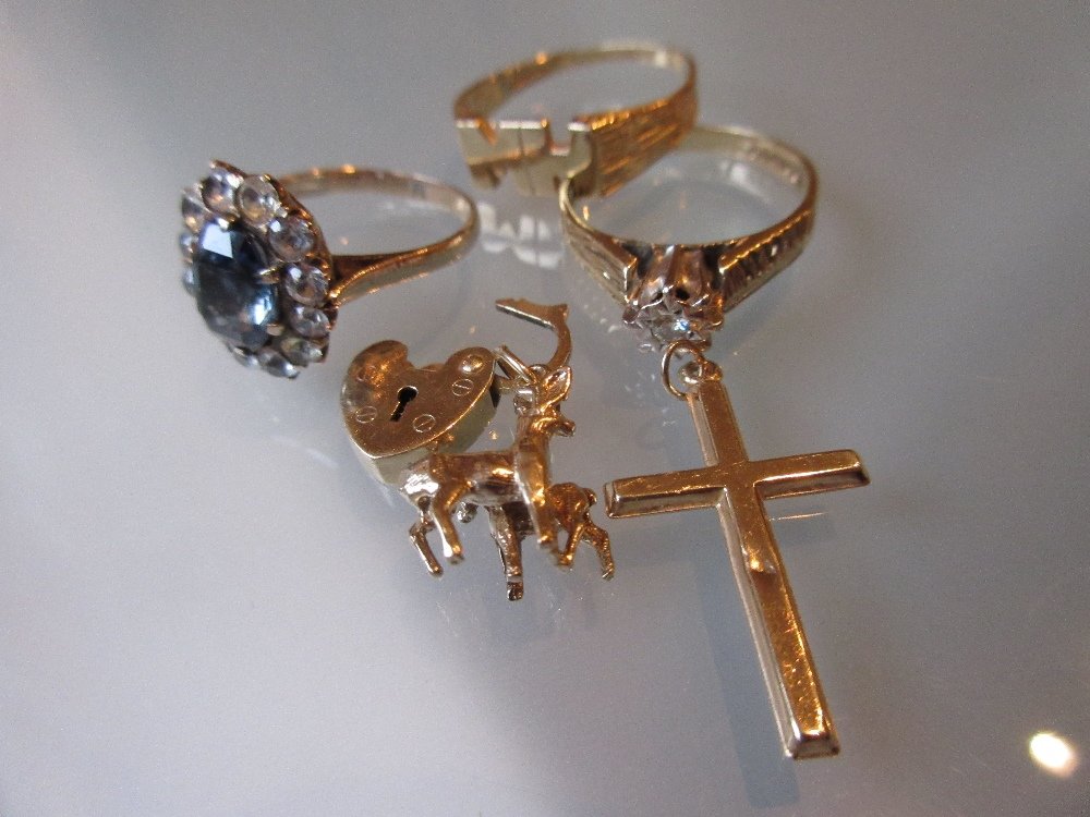 Dress ring set blue and white stones, a 9ct gold ring (1 of 1)