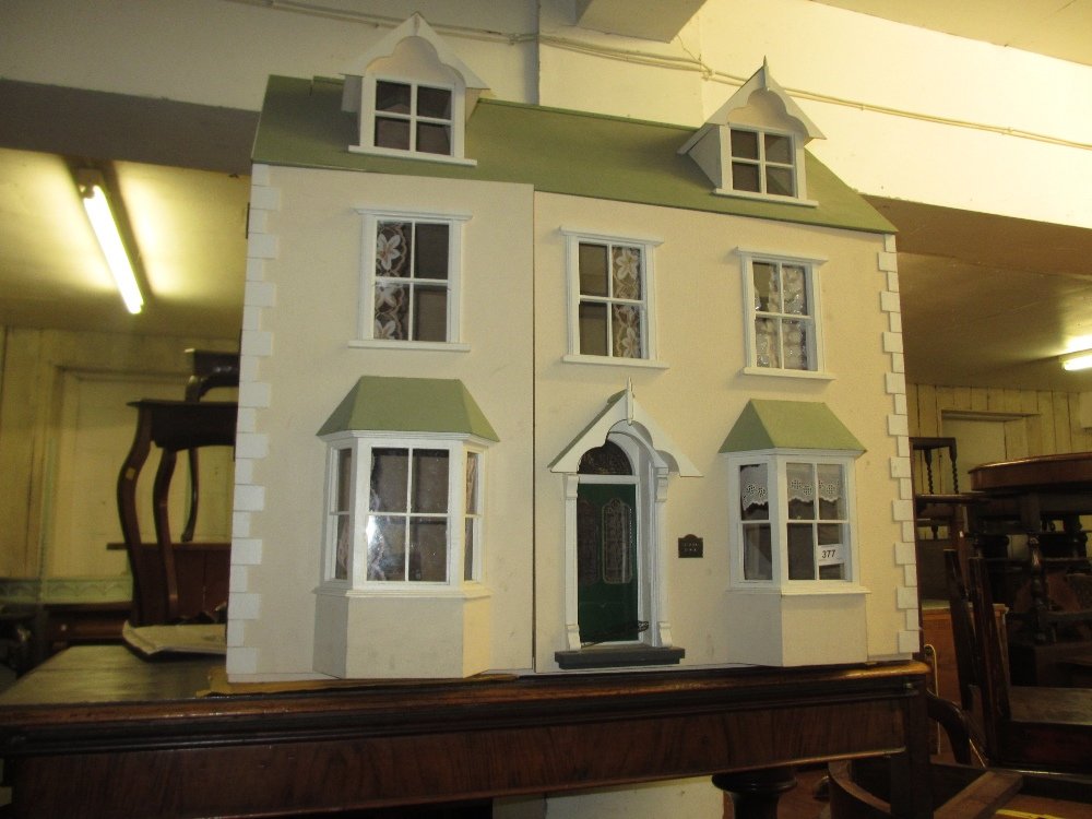 Good quality modern dolls house with hinged opening (1 of 1)