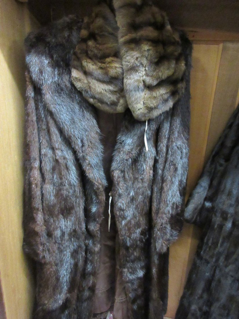 Ladies fur coat and a fur stole (1 of 1)
