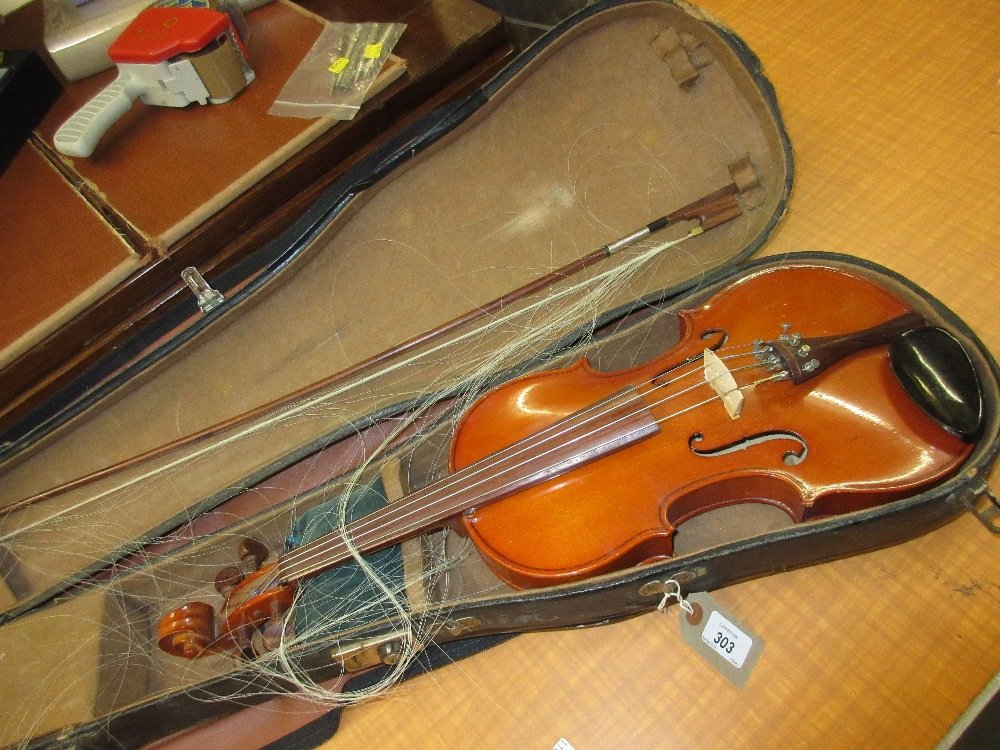 Violin with bow in a fitted case, 14in back: Violin with bow in a fitted case, 14in back