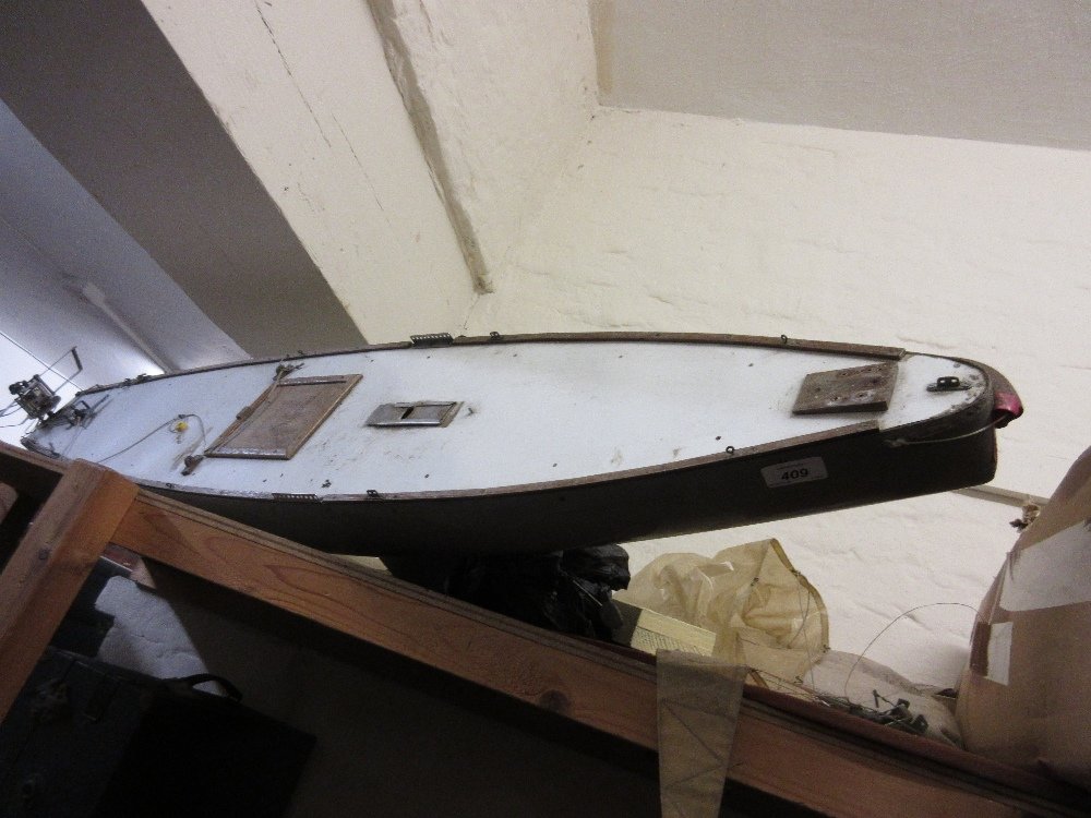 Large 20th Century model pond yacht with grey painted: Large 20th Century model pond yacht with grey painted hull including various sails, with a aluminium mast (a/f), 51ins long