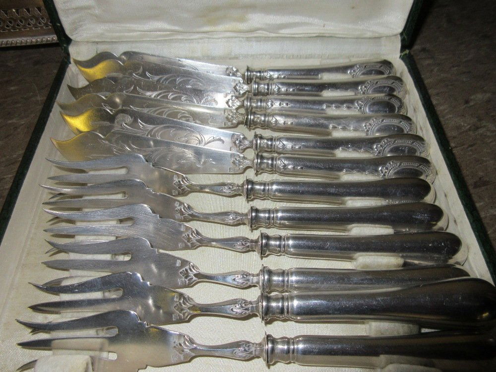 Cased set of continental fish knives and forks: Cased set of continental fish knives and forks